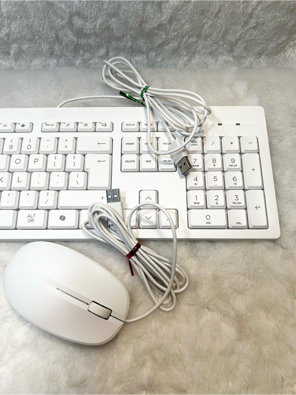 HP WHITE SOFT TOUCH WIRED 10 KEY KEYBOARD & WHITE WIRED MOUSE - Picture 2 of 6